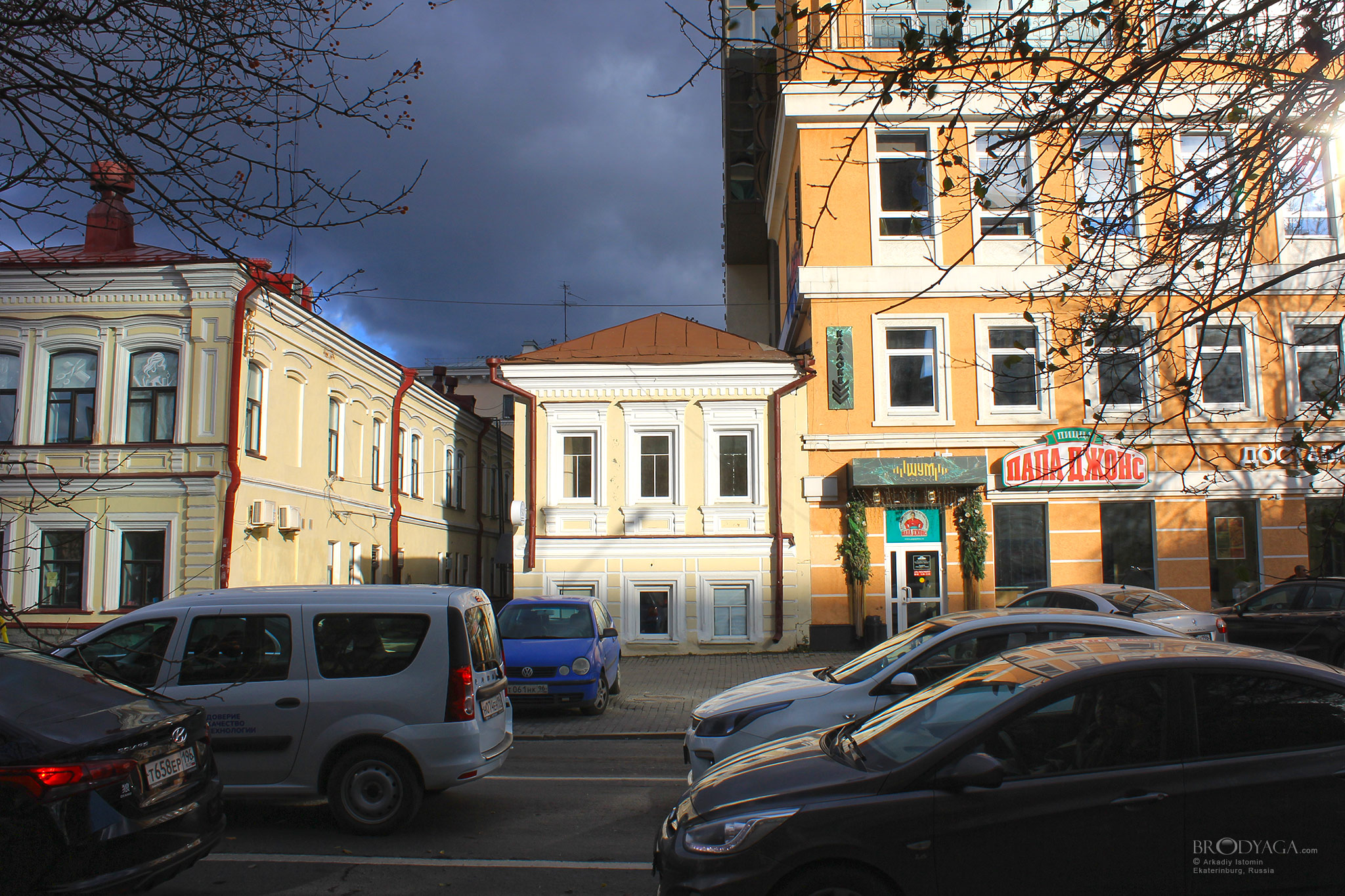Усадьба купцов Ижболдиных, флигель, Хохрякова 1, Екатеринбург (Khokhryakova 1, Ekaterinburg)